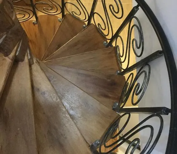 Old House Apartment *