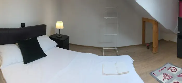 Old House Apartment *